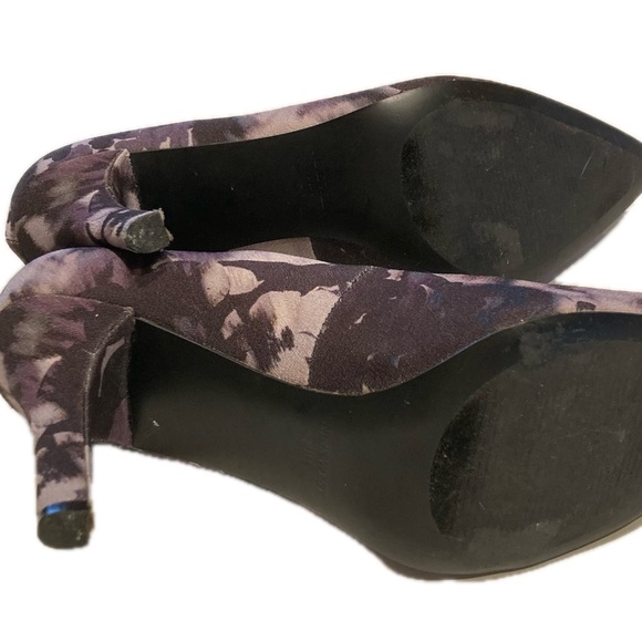 Nine West dress high heeled pumps. Dark purple and grays. Size 8.5. - Picture 5 of 6